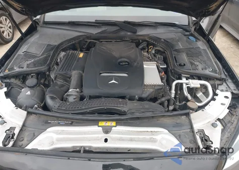 2018 Mercedes-Benz C 300 z USA, uszkodzony, nr VIN 55SWF4JB9JU237149